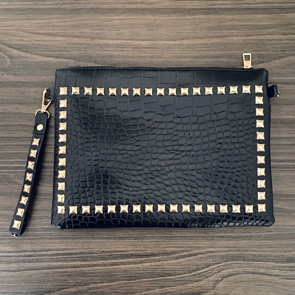 🆕LAST ONE!🛍 Studded Vegan Leather Crossbody Clutch - Picture 2 of 4